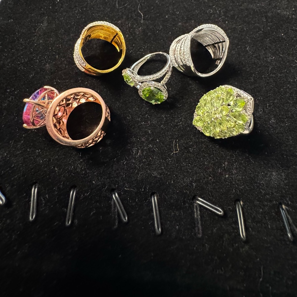 #3 BUNDLE Five (5) Beautiful Rings. size 8 Sharing personal jewelr… - Picture 5 of 6